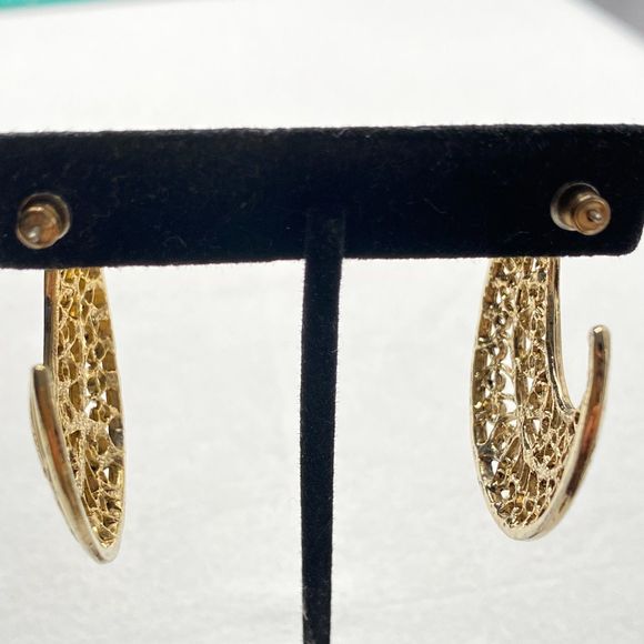 Huggie Hoop Pierced Earrings Gold Tone Filagree - Picture 3 of 8